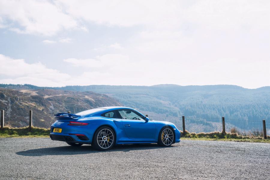  Porsche 911 Turbo S Coupe 2016 года  (UK) (фото 26 из 29)